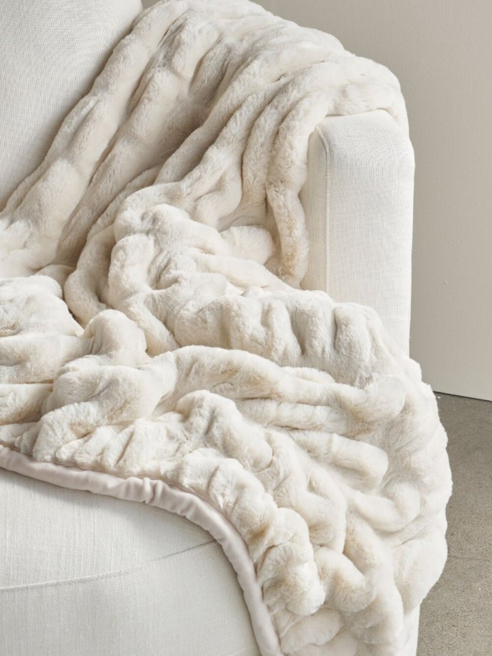 POTTERY BARN | Faux Fur Ruched Throw Blanket Ivory